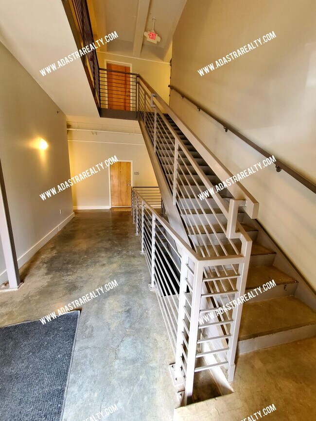 Building Photo - 3001 Gillham Rd