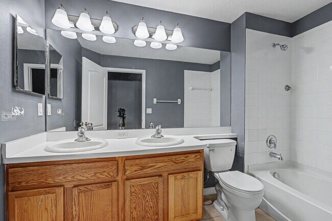 Building Photo - 30936 Baclan Dr