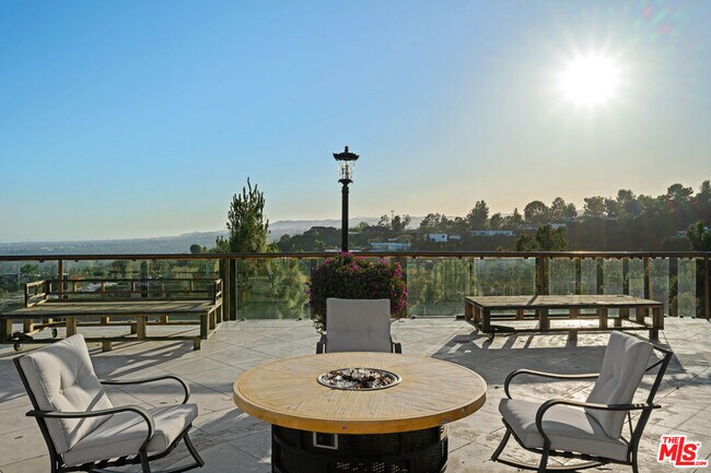 Building Photo - 1575 Alexis Pl