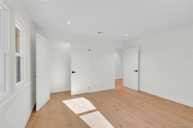 Building Photo - 225 Hilltop St