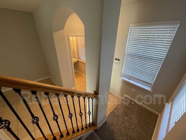 Building Photo - 13026 Sunset Lake Dr