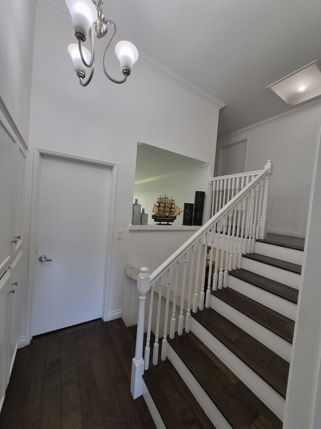 Building Photo - 5313 Sevilla Ct