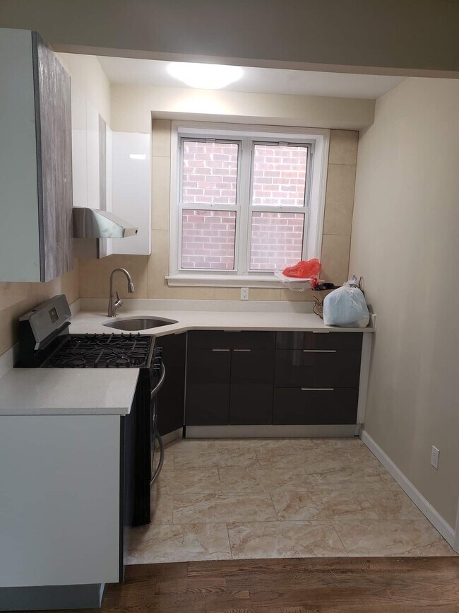 Building Photo - 836 48th St