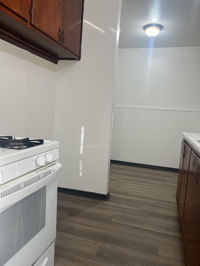 Building Photo - 1136 SE 21st St