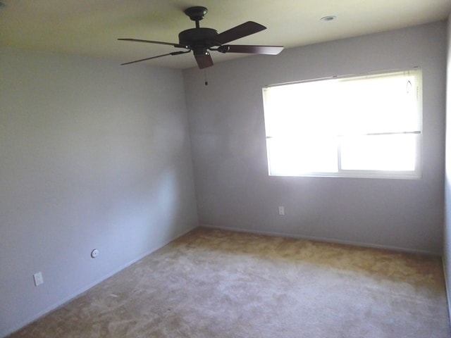 Building Photo - Upgraded End-Unit Townhome