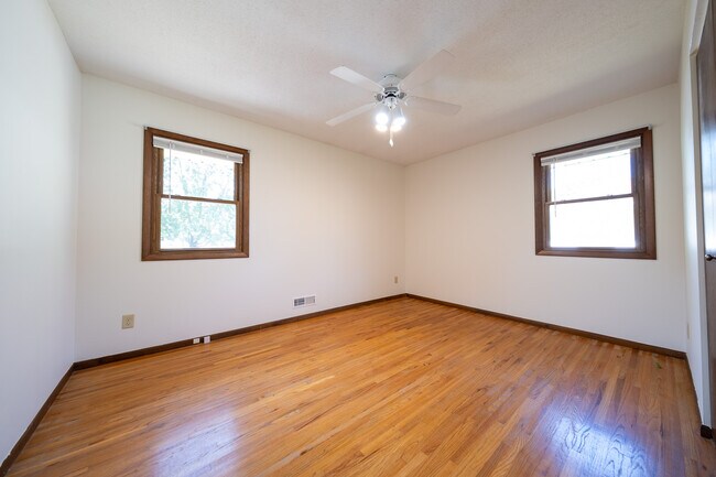 Building Photo - 14865 Damask Ave W