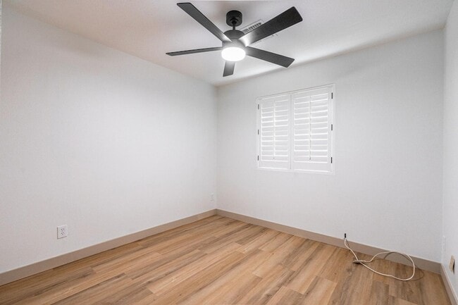 Building Photo - 5739 W Monte Vista Rd