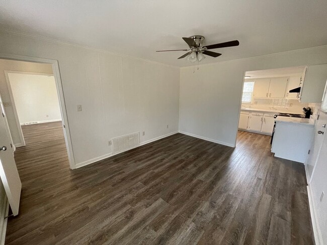 Building Photo - Renovated 3/2.5 House in Chieftain Hills- ...