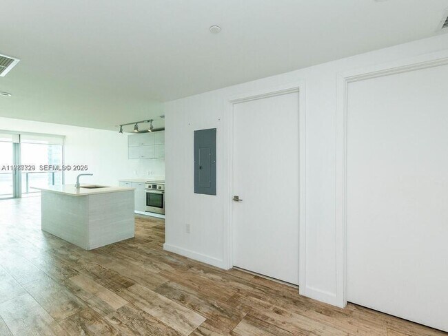 Building Photo - 650 NE 32nd St