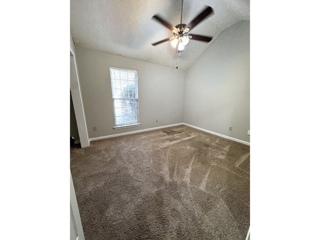 Building Photo - 26 Angel Trace