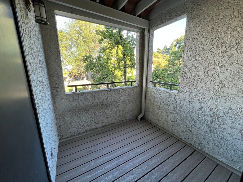 Patio - 880 E Fremont Ave