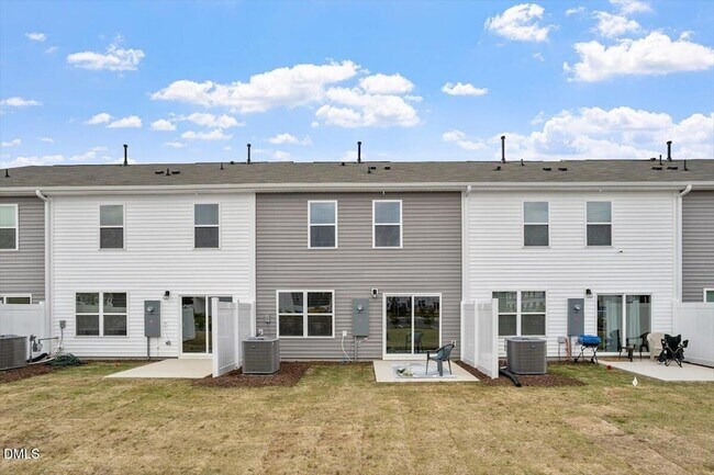 Building Photo - 24 Red Clover Dr