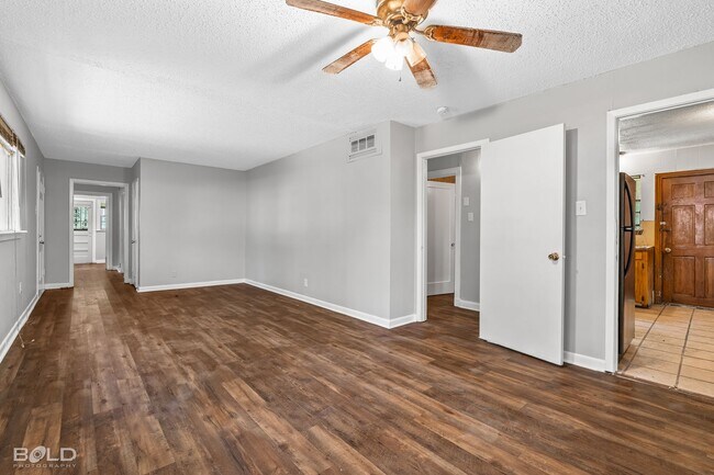 Building Photo - 3135 W College St