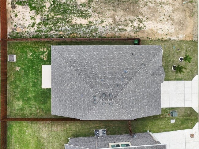 Building Photo - 925 Creekhollow Dr