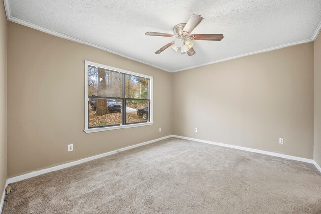 Building Photo - 4434 Janice Dr SW