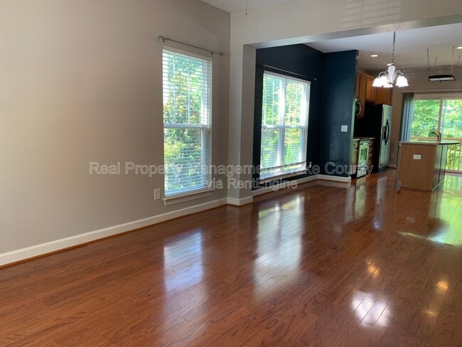 Building Photo - 8025 Goldenrain Way