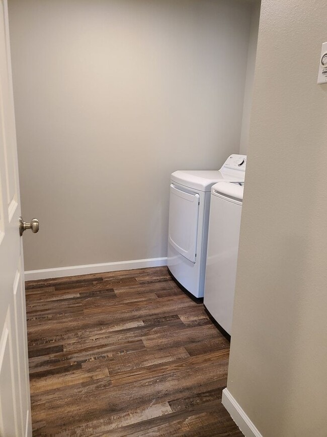 Building Photo - Yelm Creek Estates, 4 Bedroom, 2.75 Bathroom with Den