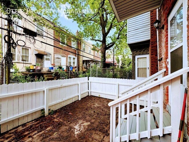 Building Photo - 521 S Conestoga St