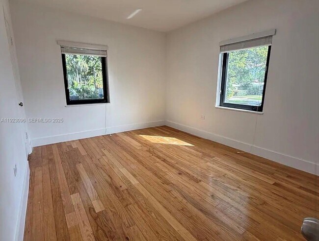 Building Photo - 430 Malaga Ave