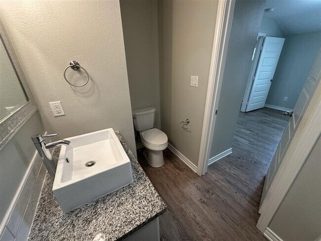 Building Photo - 103 Wade St