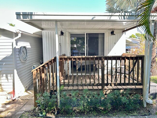 Building Photo - 425 Bougainvilla Dr