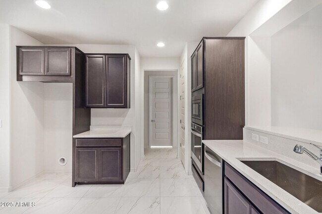 Building Photo - 6970 W Gwen St