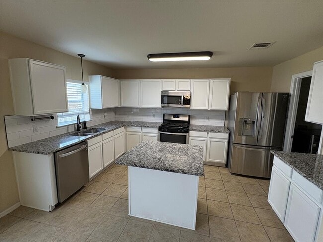 Building Photo - 456 Camelia Pkwy