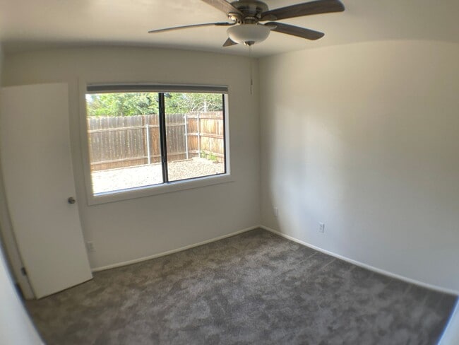 Building Photo - 3 Bedroom Home in Smokerise | Single-Level Living + Natural Light