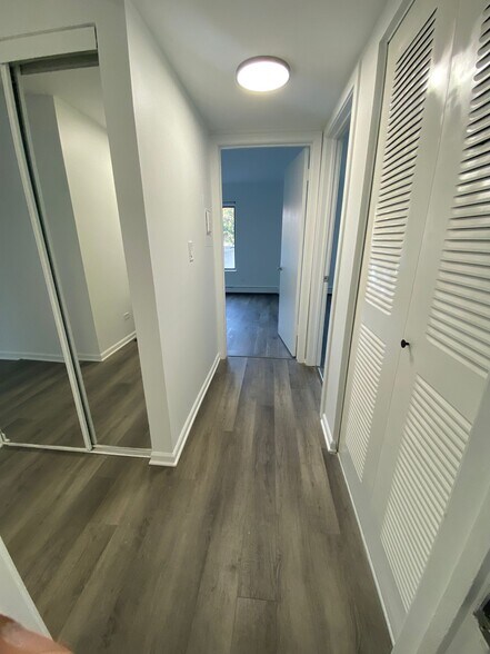 Building Photo - 1919 Prairie Sq