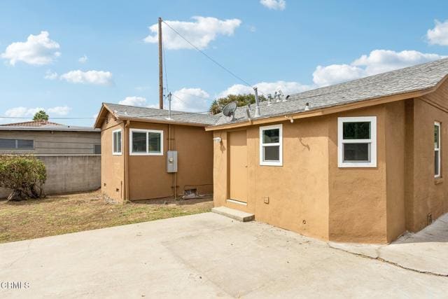 Building Photo - 5616 N Gladys Ave