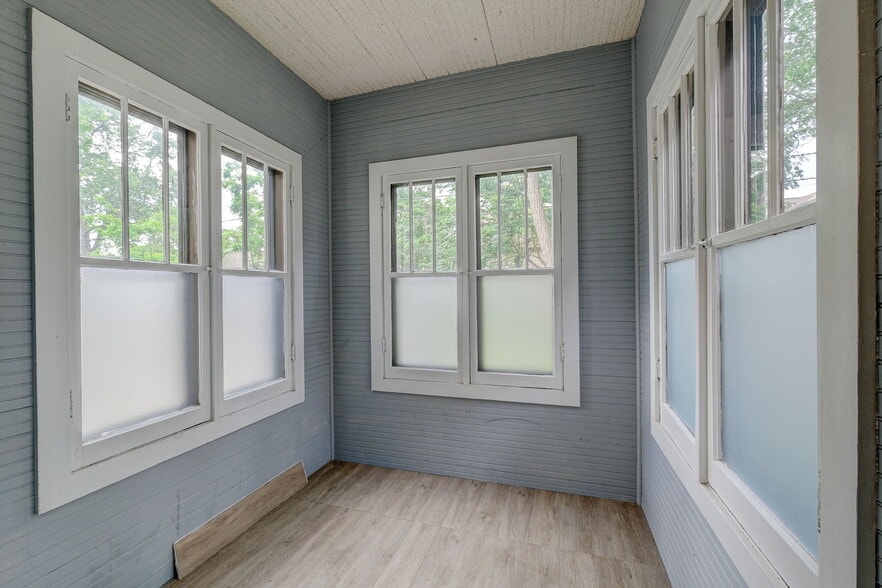 Building Photo - 832 Dayton Ave