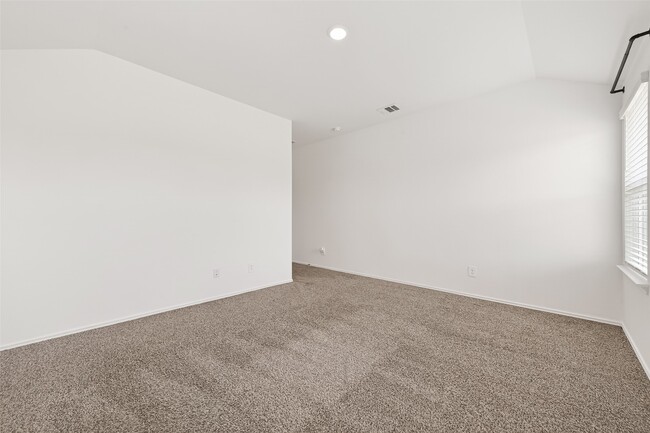 Building Photo - 40603 Pine Spruce Ln
