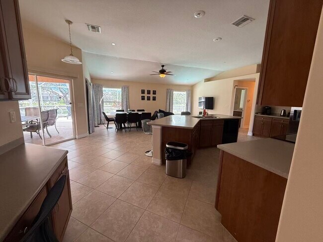 Building Photo - 409 SW 8th St