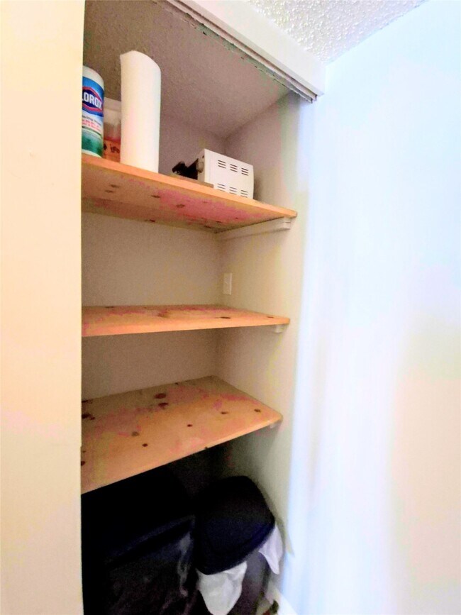 Building Photo - 500 Tiki Dr