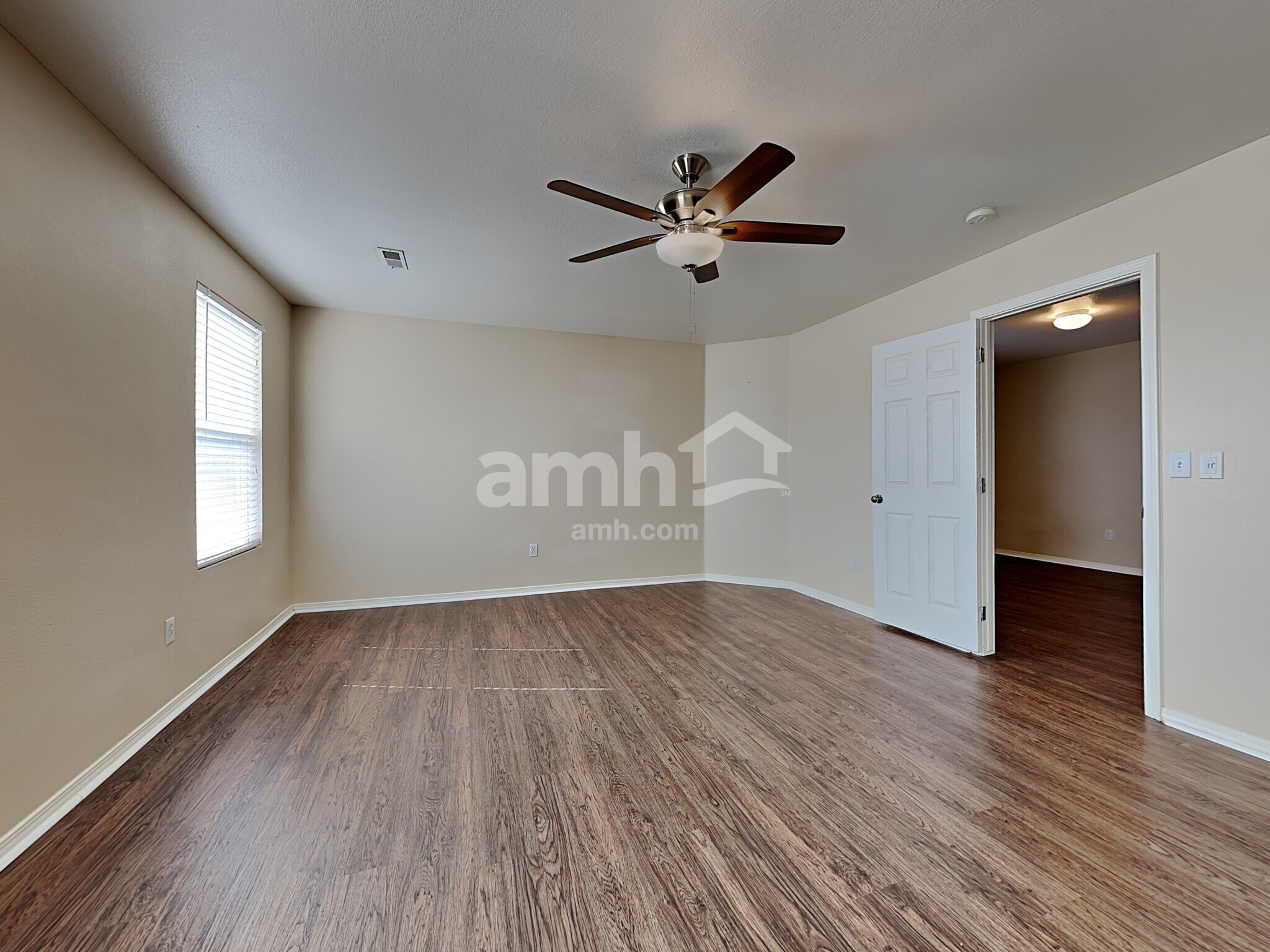 Building Photo - 2136 Summit Way