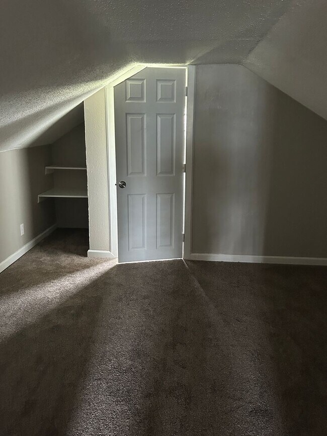 Building Photo - Updated 2/3 Bedroom Bedroom Austintown Home for Rent