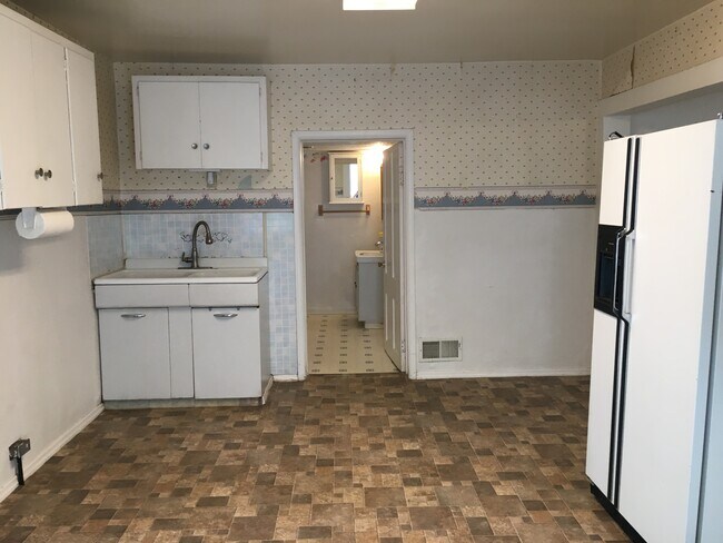 Kitchen - 709 9th Ave SW