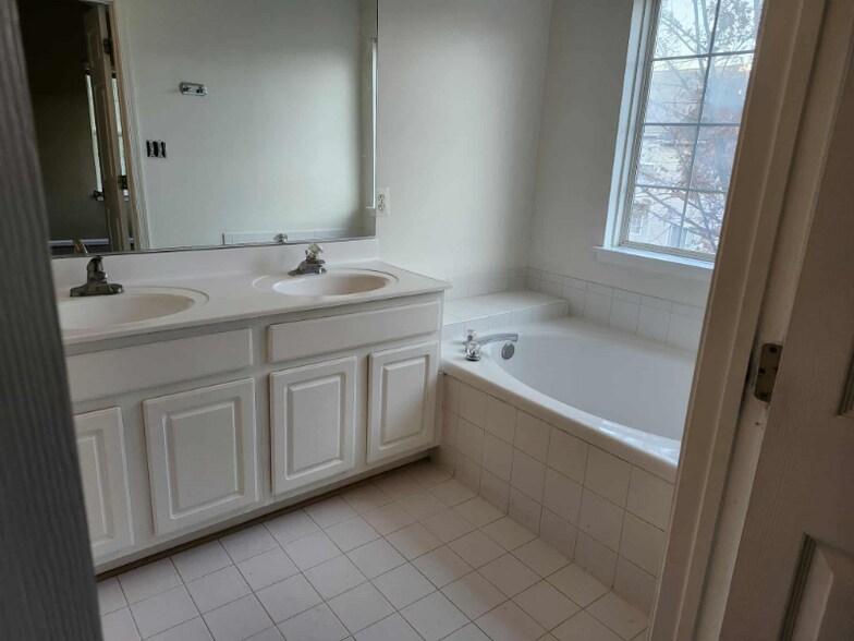 Primary Photo - 46751 Vermont Maple Terrace