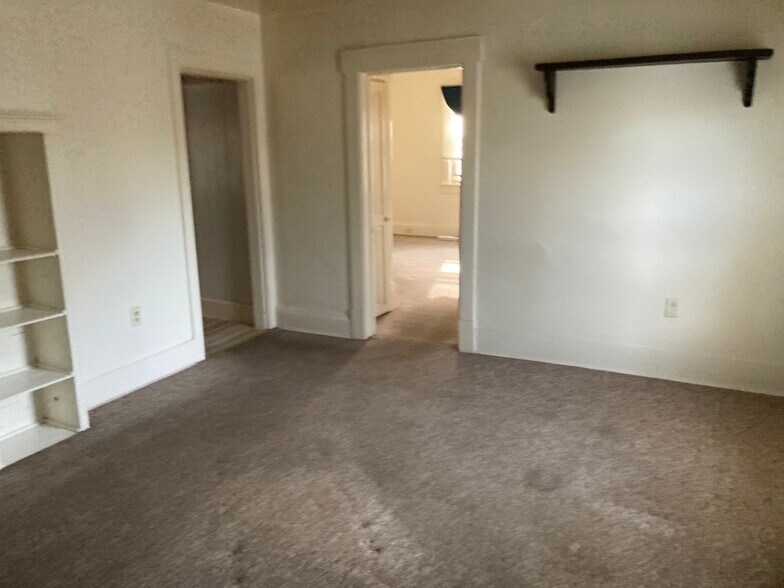 Building Photo - 302 Canal St W