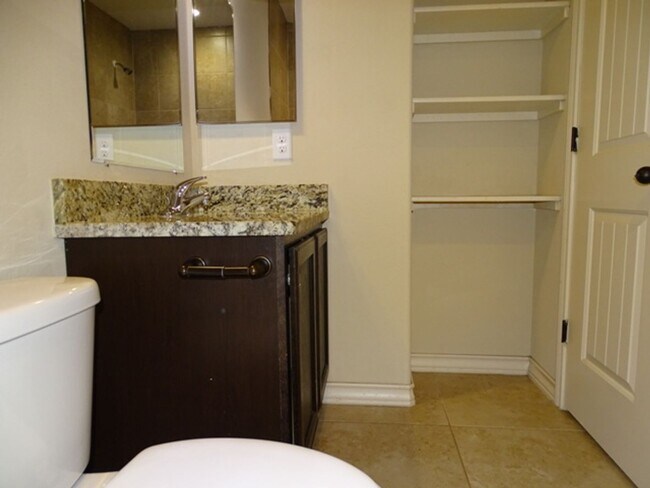 Building Photo - 6619 Arancione Ave