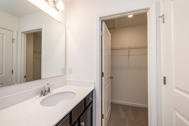 Building Photo - Beautiful 3 Bedroom Townhome Near I-85 – AVAILABLE SEPTEMBER 2026