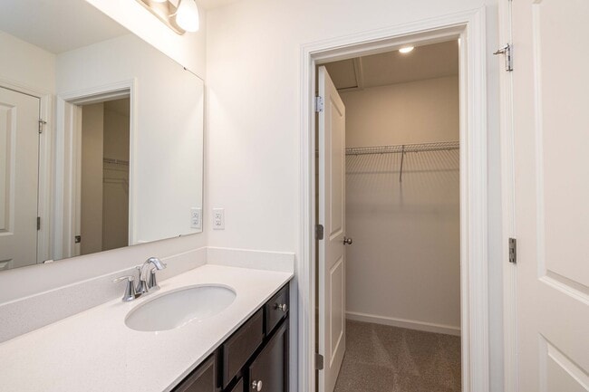 Building Photo - Charming 3-Bedroom Townhome Near Jack Alexander Blvd - APRIL MOVE IN SPECIAL