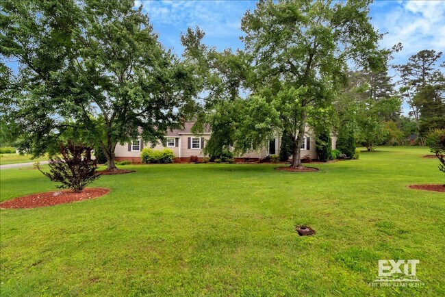 Building Photo - Beautiful 4 Bedroom, 2.5 Bath home Near Ke...