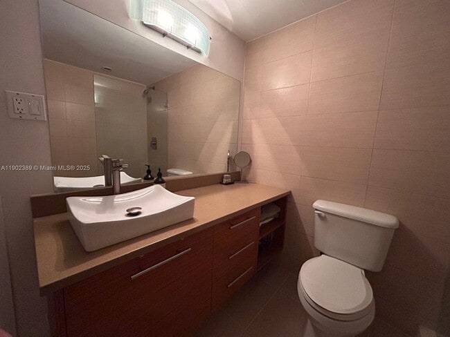 Building Photo - 1000 West Ave