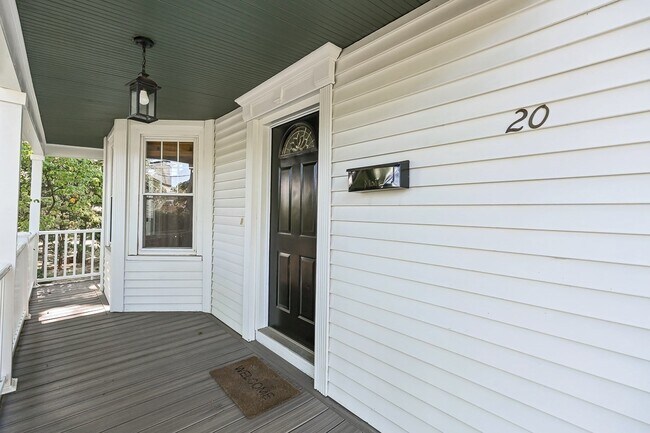 Building Photo - 20 Donizetti St