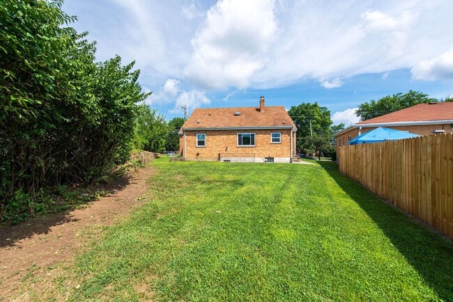 Building Photo - WESTWOOD-4 BEDROOM 2 BATH WITH OPEN FLOOR ...