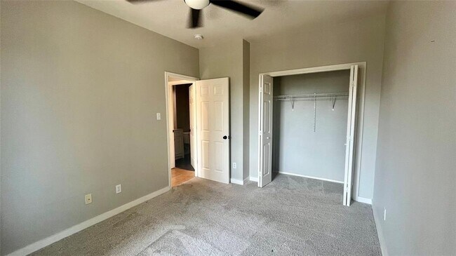 Building Photo - 7501 Shadowridge Run