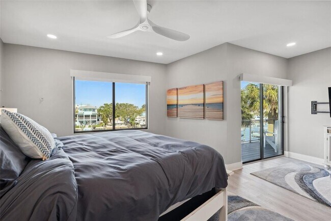 Building Photo - 12404 Capri Cir N