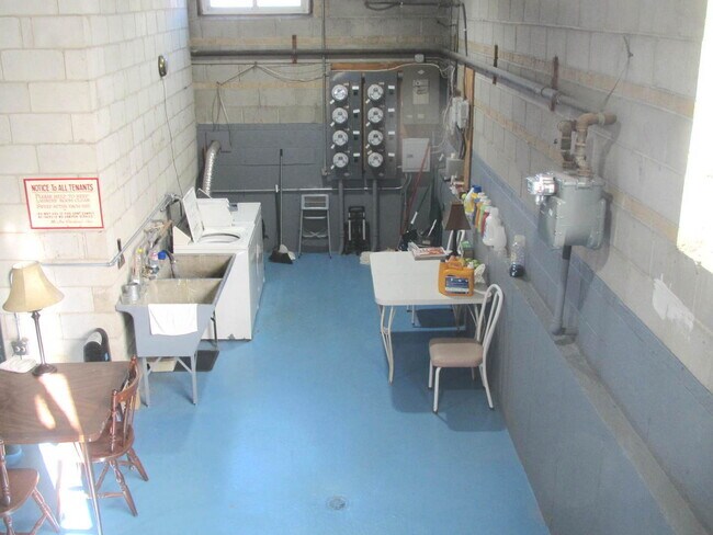 Building Photo - 33 N Clifton Ave