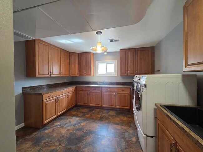 Building Photo - Quiet Rental in Waterville with Garden!